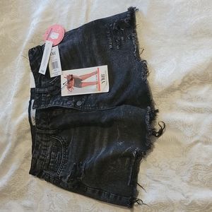 New distressed black jean shorts 🖤